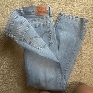 Levi wedgie straight size 30 light wash brand new